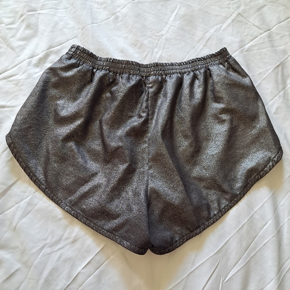 Twik | Silver grey women's short athletic shorts - Picture 4 of 8